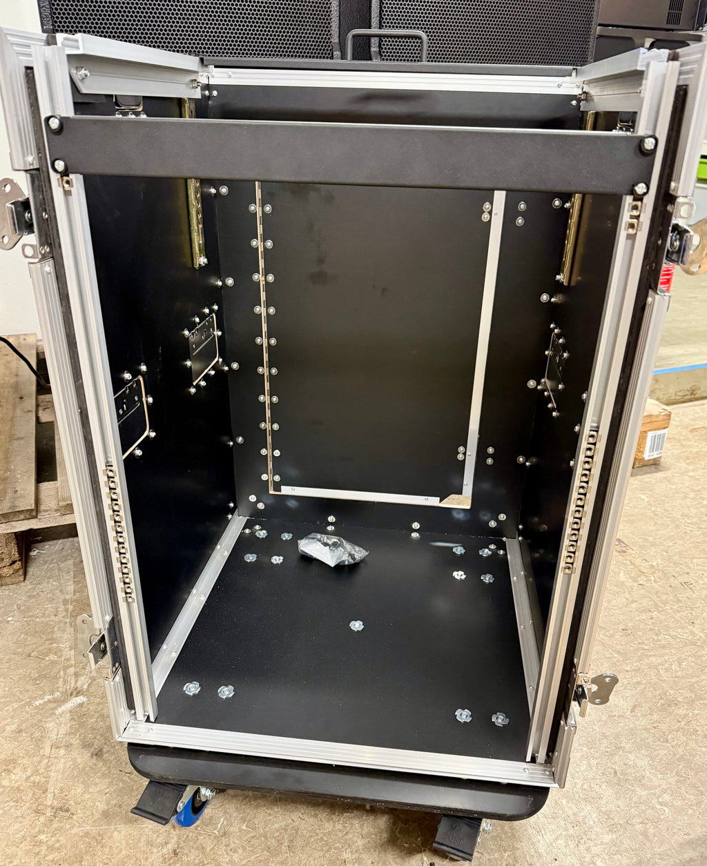 Power Dynamics PD-F16U8 Rackskap med hjul (Demo)