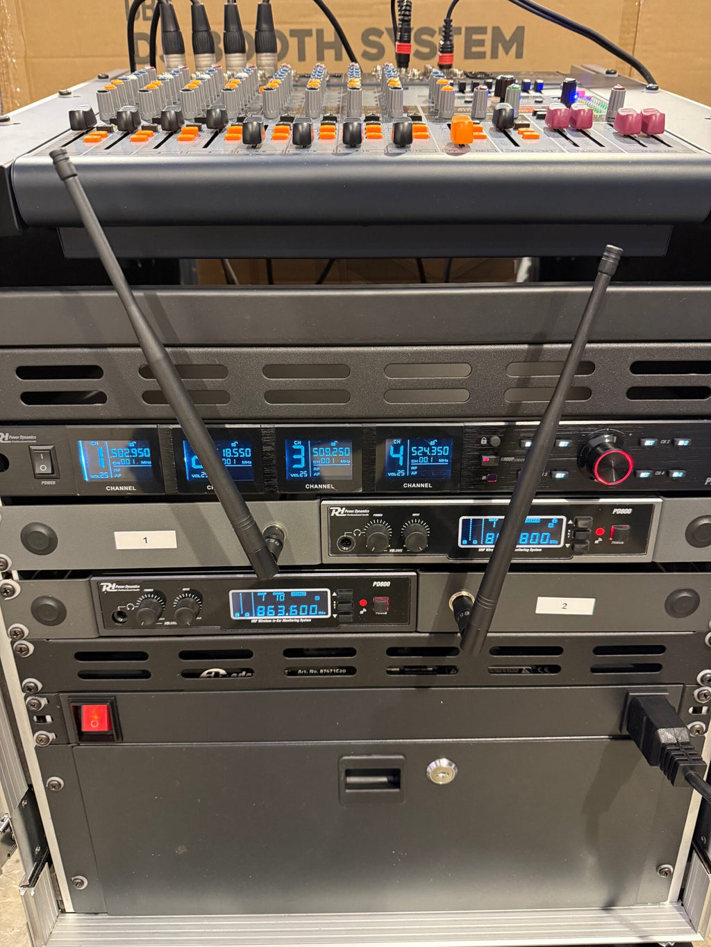 Utleie - Rack med mikser, 4 x Trådløst system og 2 x In Ear